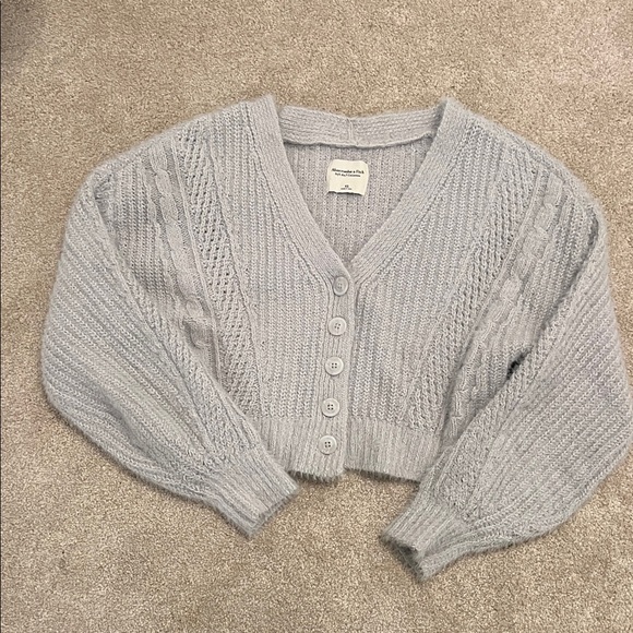 Grey Abercrombie and fitch cropped fuzzy sweater size XS cardigan gray fall - Picture 1 of 4